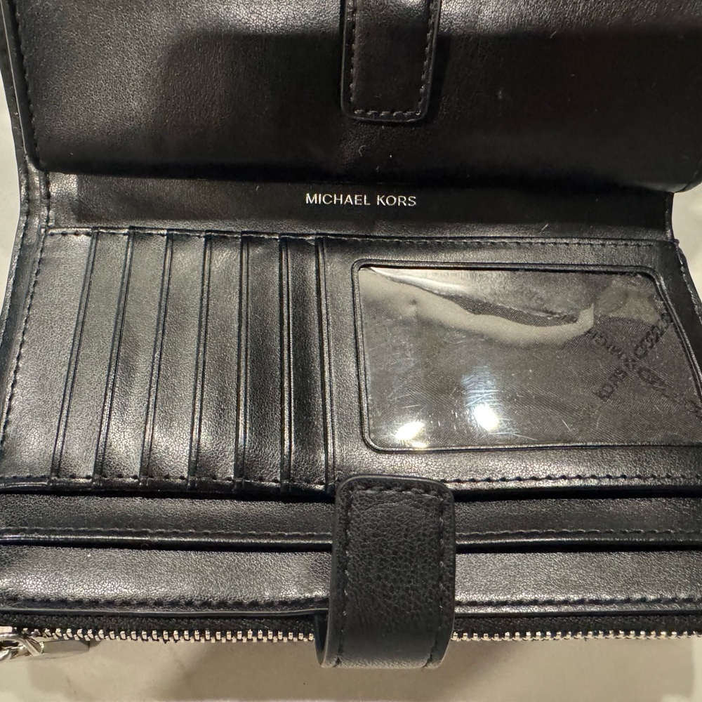 Michael Kors Quilted Signature Collection Wallet - Picture 4 of 15